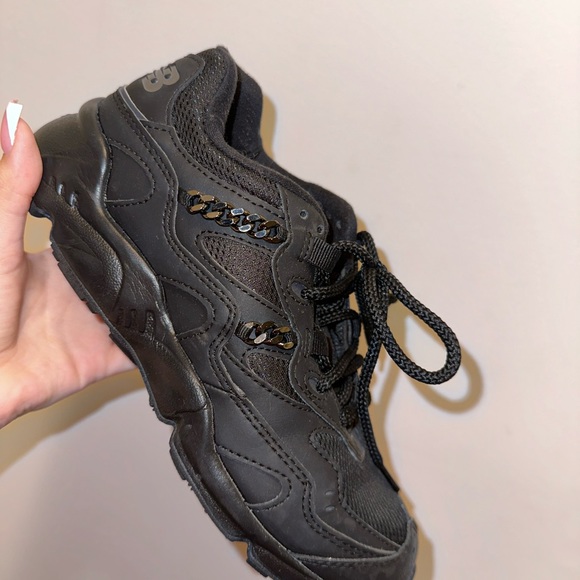 NEW BALANCE WL850GFC BLACK/BLACK - Picture 2 of 5